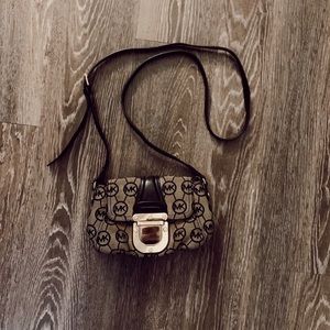 Gently Used Michael Kors Crossbody 🤍